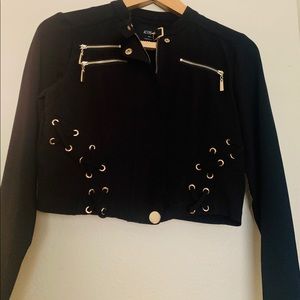 Beautiful casual and bold crop top/shirt ♥️